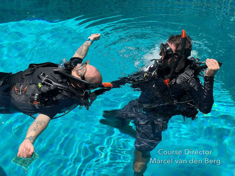 Fully inflate your rescuer BCD using the LPI PADI Rescue Exercise 7